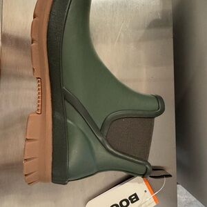 Bogs Olive Slip-On Boots NIB Size 7